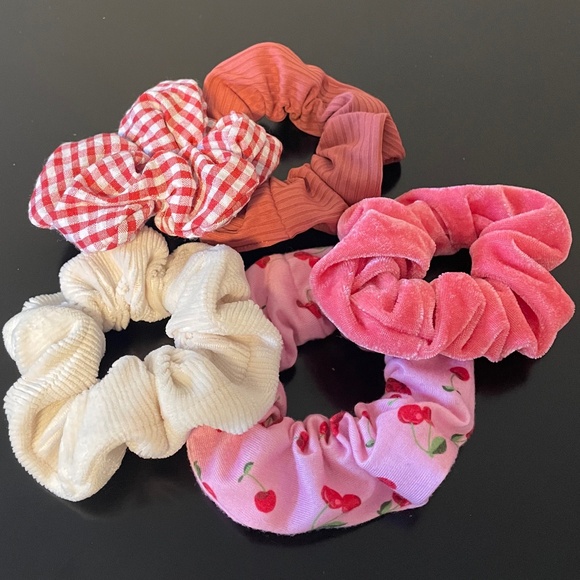 5 for $20: American Eagle scrunchies - Picture 2 of 7